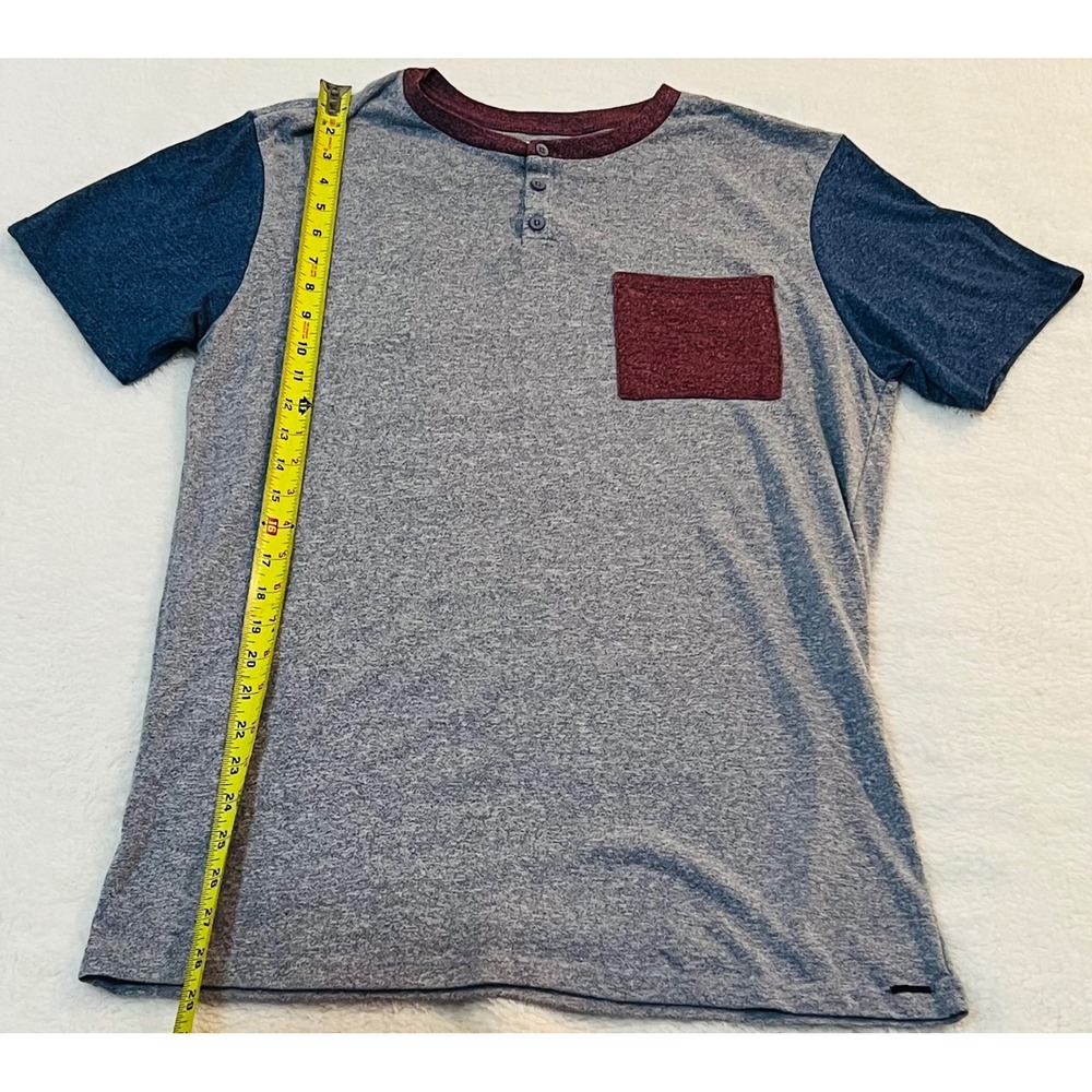 On The Byas Mens Colorblock Henley T-Shirt Grey Blue Burgundy Pocket Size M - Picture 3 of 4
